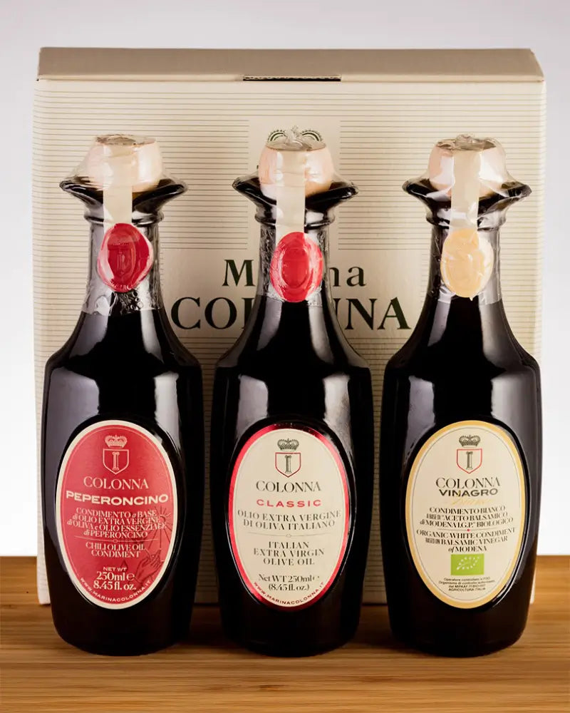 3 Flaschen vor Verpackung Marina Colonna Olivenöl und Balsamico Geschenkbox