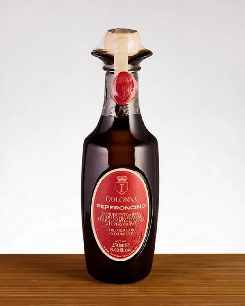 Flasche Peperoncino Condimento Olio Extra Vergine di Olivia von Marina Colonna