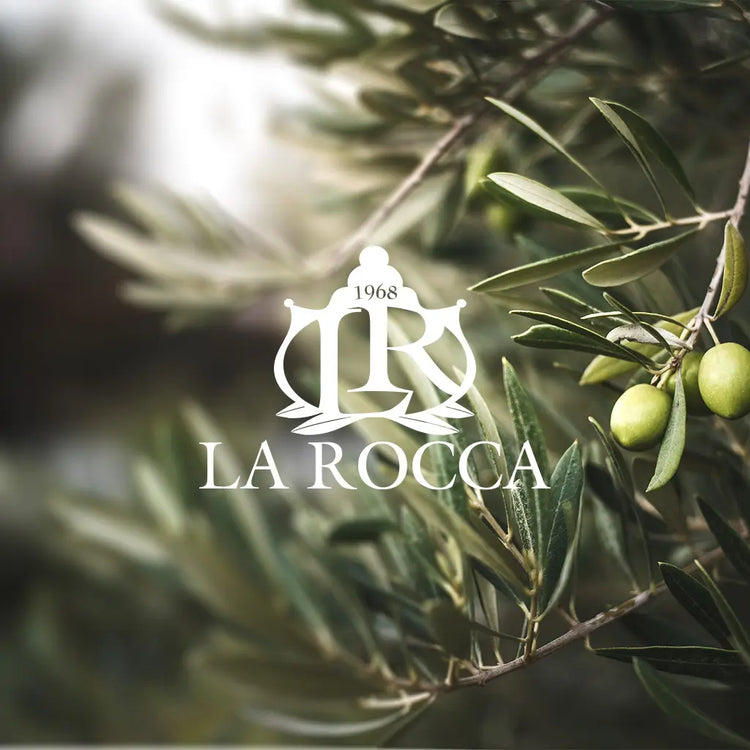 La Rocca Logo von einem Olivenbaum im Hintergrund
