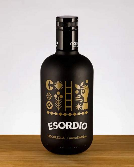 Schwarze Flasche Olivenöl Esordio von Ciccolella