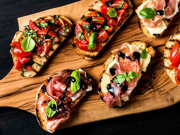 geröstetes Baguette mit Aceto Balsamico beträufelt 