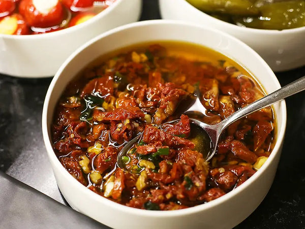 Antipasti getrocknete Tomaten in Olivenöl