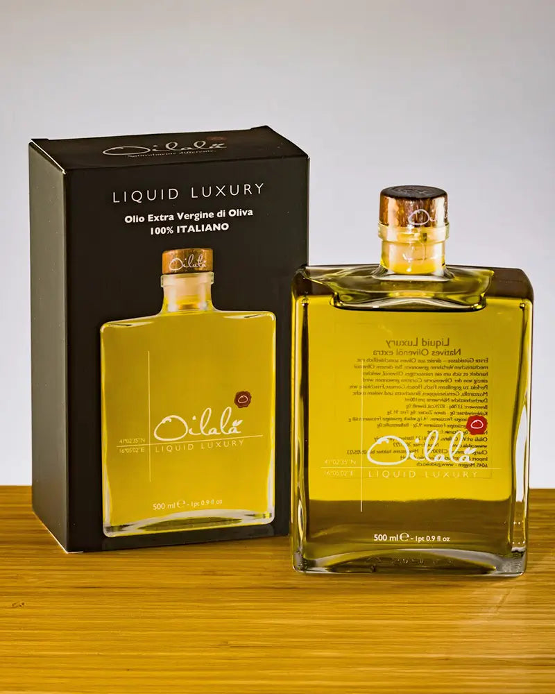Flasche vor Verpackung Liquid Luxury Olio Extra Vergine di Olivio Italano von Oilala