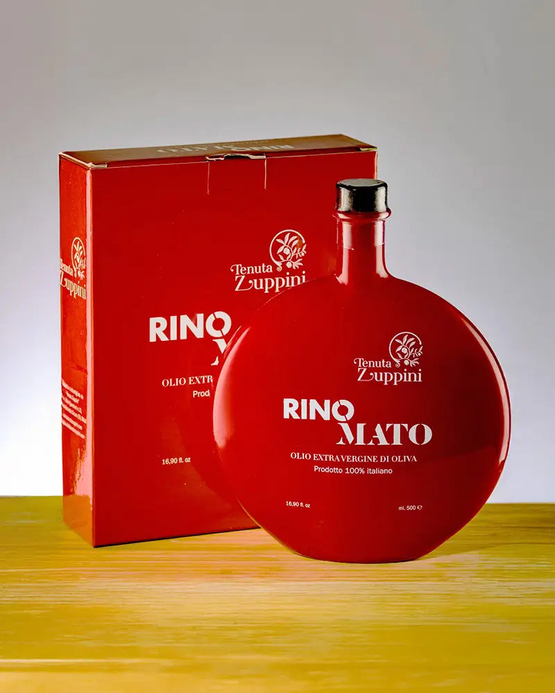 Rote Flasche und rote Verpackung Rino Mato Olio Extra Vergine di Oliva von Tenuta Zuppini